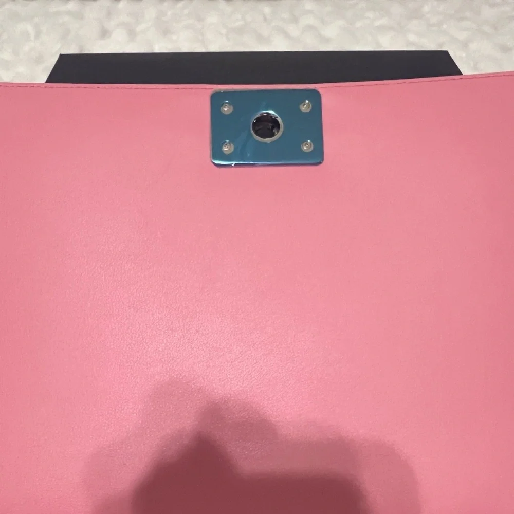 CHANEL PINK CALFSKIN NEW MEDIUM CHEVRON BOY BAG - Picture 8 of 10